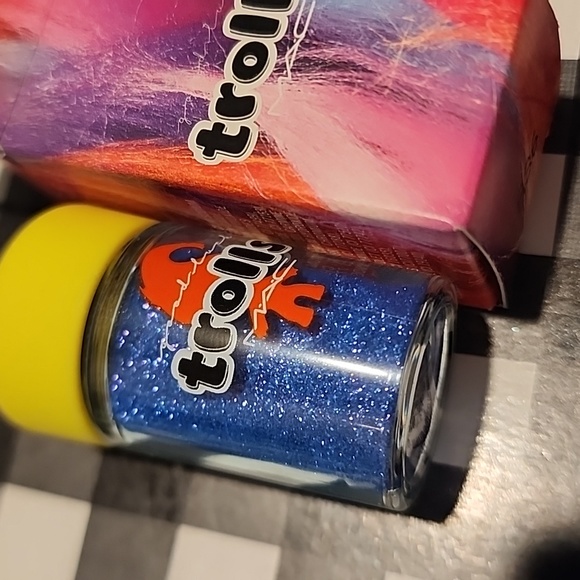 MAC COSMETICS TROLLS GLITTER! - Picture 1 of 5